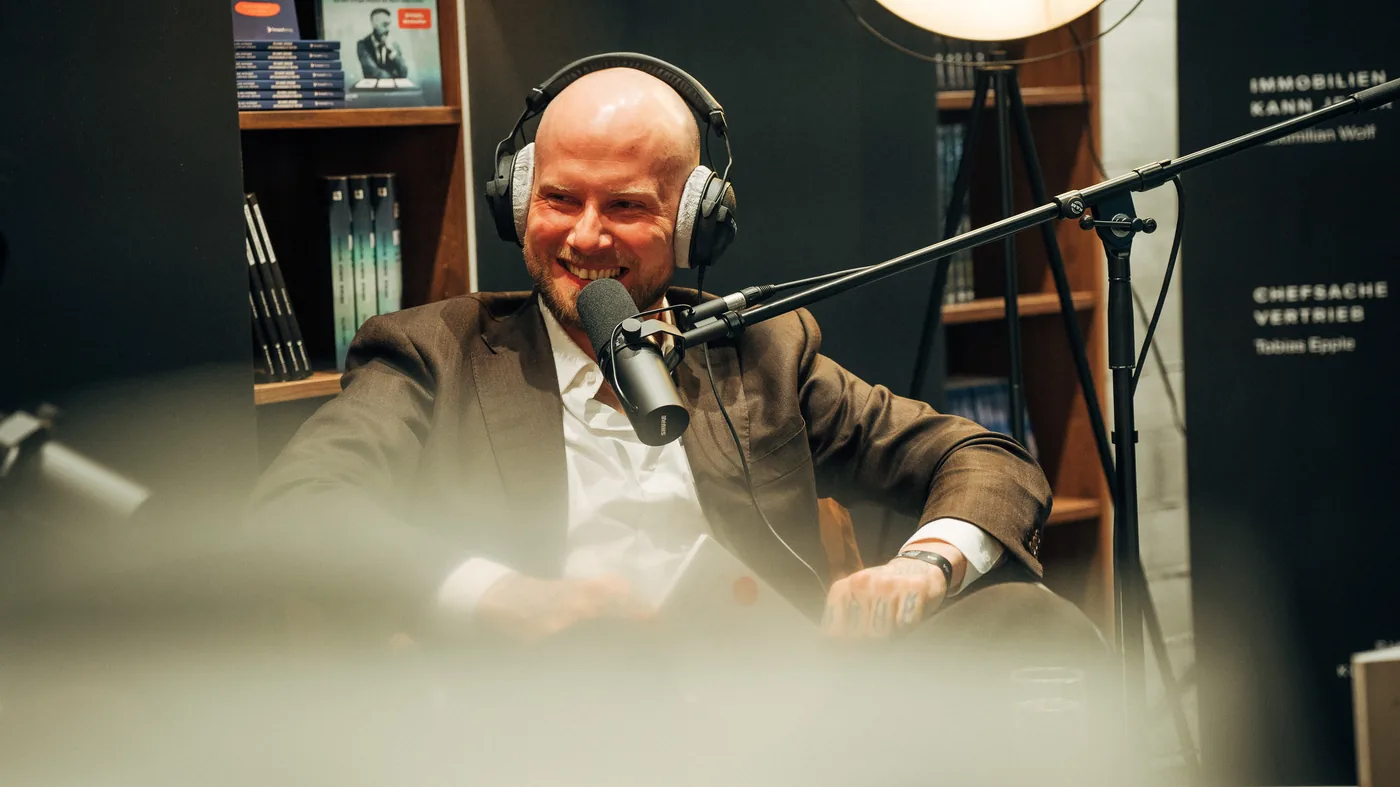 Florian Höper im Studio des Podcasts Entfalte dein Potenzial